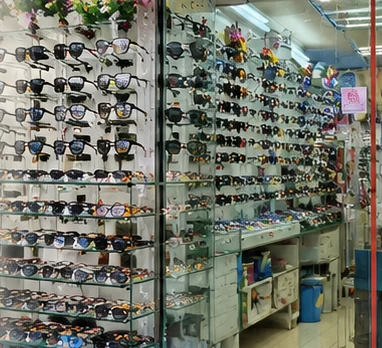 附圖中的眼鏡陳列設計參考 · Eyewear display design reference